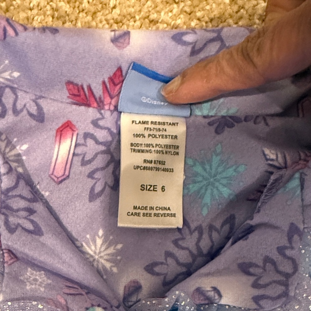 Frozen Kids Pajamas set. Purple. Hardly wore. Size 6. Collar with design. - Picture 6 of 15